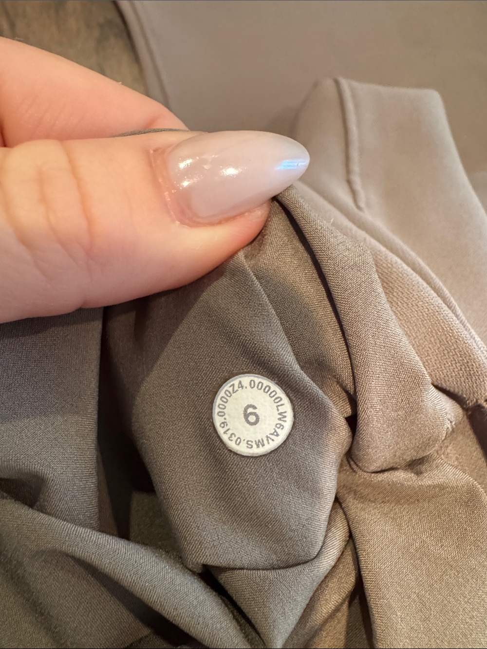 Lululemon | on the fly pant | cropped 23” size 6| 060 - Picture 6 of 9